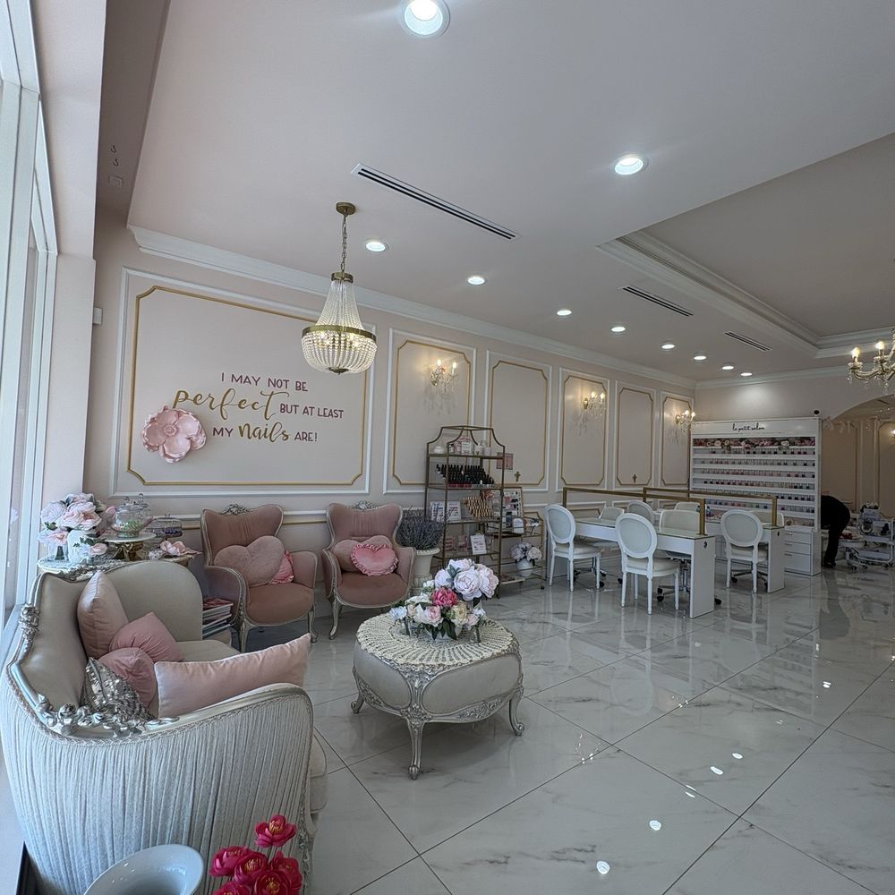 Le Petit Salon - Super luxe ! - Nail Salons Near Me - Tustin, California