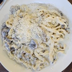 Yotvata - Fettuccine panna e funghi (fettuccine with mushrooms in a cream sauce),