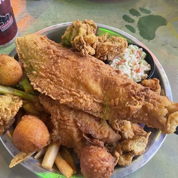 Bubba's Fish Shack - Grouper,Flounder, Fried Oysters and Gulf Shrimp. Lots of Fried Captain's Seafood Platter - Seafood Near Me - Surfside Beach, South Carolina