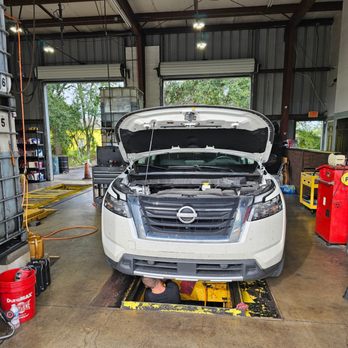 Best Lube - Bill Lewis of Vero Beach stopping in for the 10-minute oil change. - Oil Change Stations Near Me - Port Saint Lucie, Florida Best Lube - Bill Lewis of Vero Beach stopping in for the 10-minute oil change. - Oil Change Stations Near Me - Port Saint Lucie, Florida