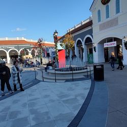 Tanger Outlets Deer Park