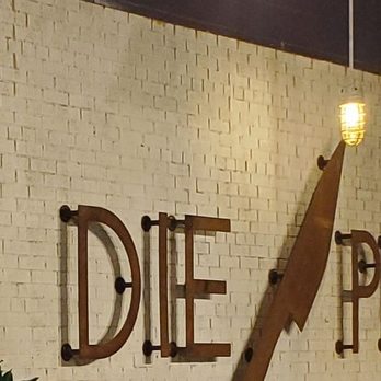 Die Pie - the interior of a restaurant - Pizza Near Me - Edmonton, Alberta
