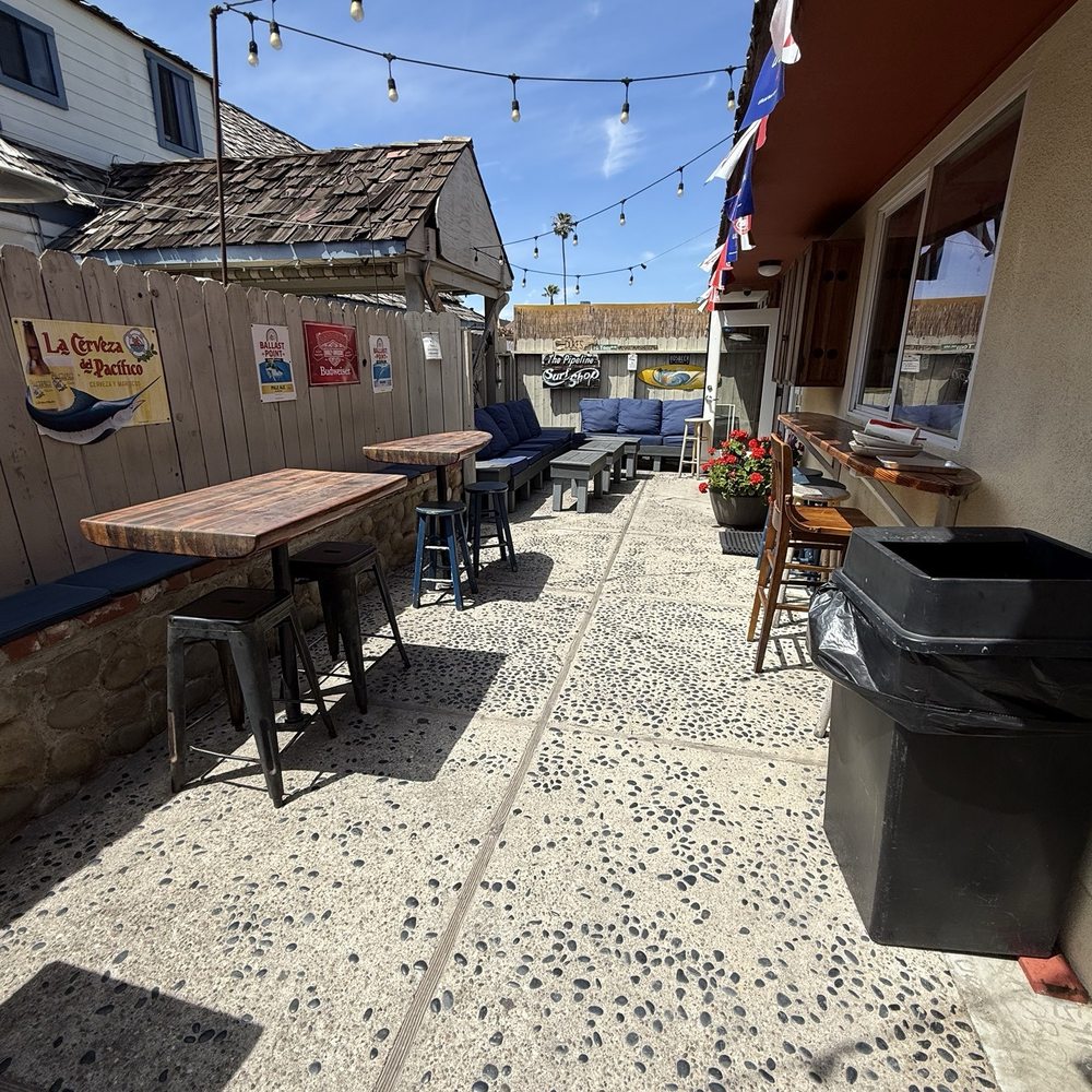 Duke's Beach Grill - Outdoor patio - Bars Near Me - Ventura, California