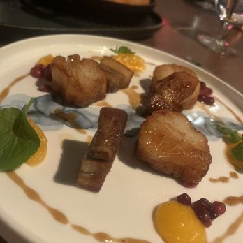 Ramsay's Kitchen at The Silver Legacy - Scallops and Parker Rolls - American Near Me - Reno, Nevada