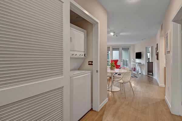 Fiona WeHo Apartments by null