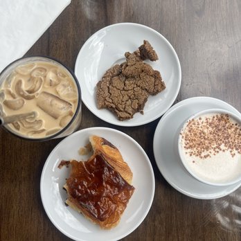 The Dutchess - Chocolate croissant Gluten free Gingersnap cookie Hot Chai Latte Iced Vanilla Latte - Cafes Near Me - Ojai, California The Dutchess - Chocolate croissant Gluten free Gingersnap cookie Hot Chai Latte Iced Vanilla Latte - Cafes Near Me - Ojai, California