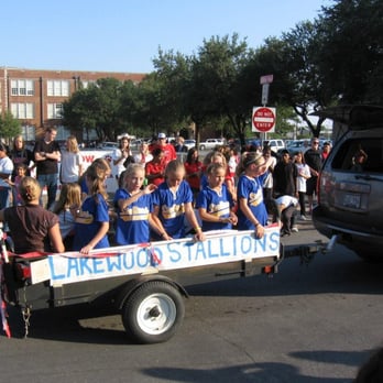 Lakewood Elementary - Lakewood float in the Woodrow Wilson High School Homecoming Parade. - Elementary Schools Near Me - Dallas, Texas Lakewood Elementary - Lakewood float in the Woodrow Wilson High School Homecoming Parade. - Elementary Schools Near Me - Dallas, Texas