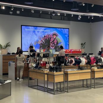 Lululemon - inside - Sports Wear Near Me - Honolulu, Hawaii