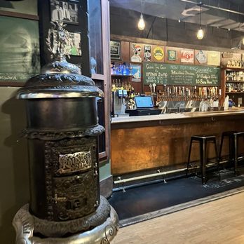 Uptown Pubhouse - Pool Halls Near Me - Flagstaff, Arizona