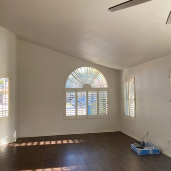 Puckett's Flooring - an empty living room - Carpeting Near Me - Tempe, Arizona