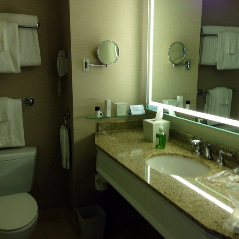 Seaport - Bathroom in harbor view room with king - Hotels Near Me - Boston, Massachusetts Seaport - Bathroom in harbor view room with king - Hotels Near Me - Boston, Massachusetts