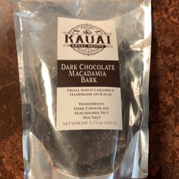 Dark chocolate macadamia bark (and it's vegan!) Dark chocolate macadamia bark (and it's vegan!)