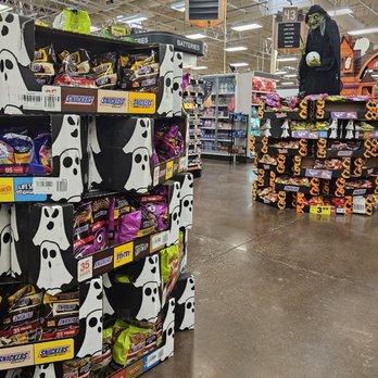 Fred Meyer - 10/10/2024 - Love all the Halloween and pumpkin action! - Grocery Near Me - Newberg, Oregon