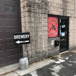 Inconspicuous entrance Inconspicuous entrance