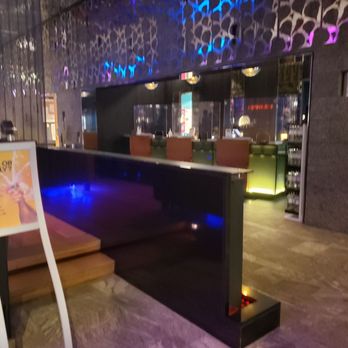 W Boston - Lobby and check in area - Hotels Near Me - Boston, Massachusetts W Boston - Lobby and check in area - Hotels Near Me - Boston, Massachusetts