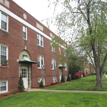 Seaport Properties - Brenton Court Apartments, Del Ray Alexandria - Apartments Near Me - Alexandria, Virginia
