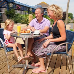Beverley Holidays - Enjoying breakfast at the Galley Cafe & Takeaway on Beverley Park