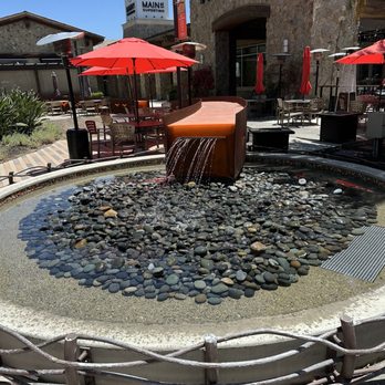Pacific Catch - Water fountain in front of the restaurant - Seafood Near Me - Cupertino, California