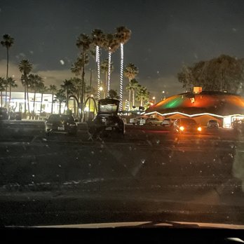 Drive-In Solano - Snack bar lit up - Drive-In Theater Near Me - Concord, California