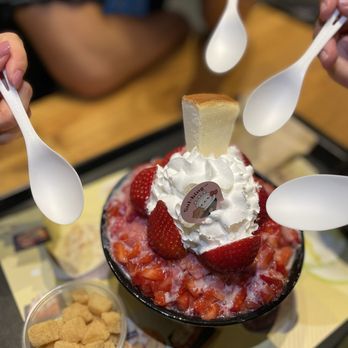 Sulbing - Strawberry Bingsoo - Desserts Near Me - Santa Clara, California Sulbing - Strawberry Bingsoo - Desserts Near Me - Santa Clara, California