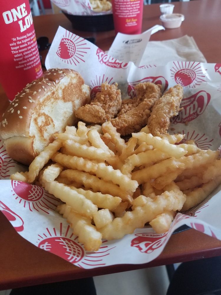 RAISING CANE’S CHICKEN FINGERS 12 Photos & 28 Reviews Fast Food
