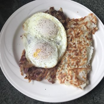Cavalier Coastal Kitchen - Corned beef hash, eggs and hash browns - American Near Me - San Simeon, California