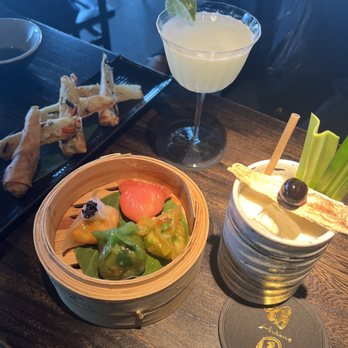 Hutong - Veggie spring roll and dim sum appetizer - Chinese Near Me - London, XGL