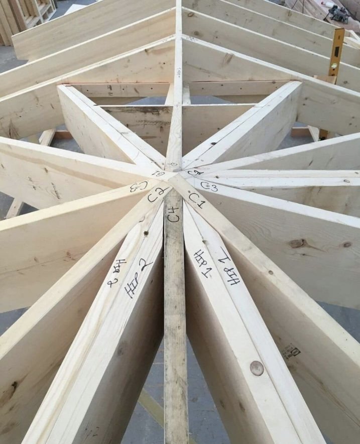 Slide of Boe Roofing