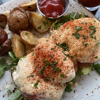 Woodblock - Eggs Cali Benedict Plate Brunch - Cocktail Bars Near Me - Redmond, Washington