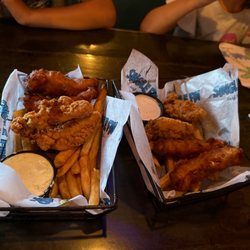 Single Fin Surf Grill - Kids are splitting the chicken tenders and the fish and chips!!