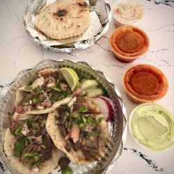 El Rey Salvadoreño - 3 Tacos de Carne Asada Pupusas con Camarones y Queso