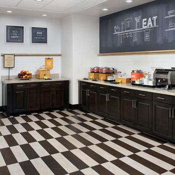 Hampton Inn & Suites Phoenix Tempe - Breakfast Area - Hotels Near Me - Tempe, Arizona