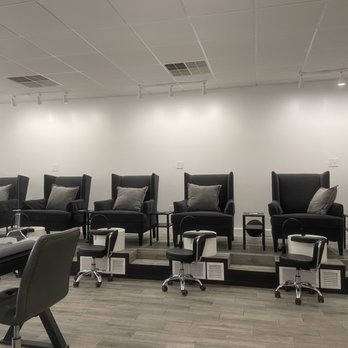 Luna Luxe Nail Loft - Pedicure chairs - Nail Salons Near Me - Tampa, Florida