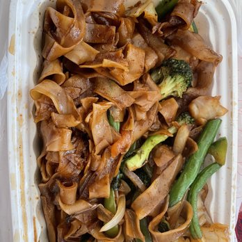 Viet - Thai Restaurant - $12 for this???? Where's all the veggies??? This is the whole thing...I took the pic before I took a bite! - Thai Near Me - St Peters, Missouri