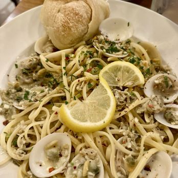 Crust Simply Italian - Linguine White Clam Sauce - Pizza Near Me - Gilbert, Arizona Crust Simply Italian - Linguine White Clam Sauce - Pizza Near Me - Gilbert, Arizona