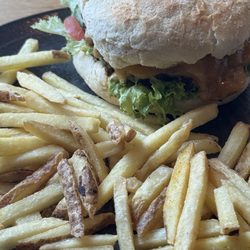Lims  Holzweg - Cheeseburger with Fries.