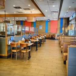 IHOP - Interior seating
