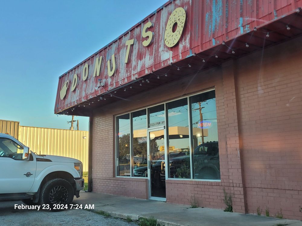 Thorp Spring Doughnuts Logo