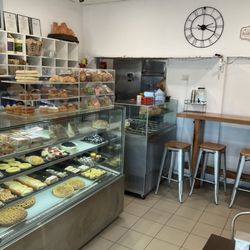 Humming Bird Cakes & Coffee