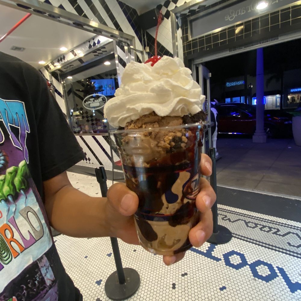 MooTime Creamery - Ice Cream & Frozen Yogurt Near Me - Coronado, California