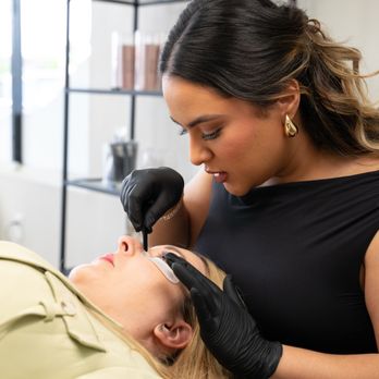 Ellie Brows & Beauty - Artist Alex - Eyelash Service Near Me - Miami, Florida Ellie Brows & Beauty - Artist Alex - Eyelash Service Near Me - Miami, Florida