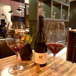 The Lobby Bar - Wonderful Sonoma Pinot Noir at a reasonable 2x retail upcharge