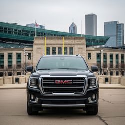 American Swift Limousine - GMC Yukon XL -Arrive in Style to Any Event
Spacious enough for the whole crew and refined enough for any occasion, this is luxury travel.