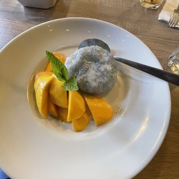 Baramee Thai Restaurant - Mango Sticky Rice - Thai Near Me - San Pedro, California Baramee Thai Restaurant - Mango Sticky Rice - Thai Near Me - San Pedro, California