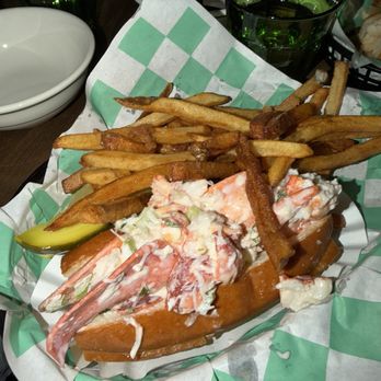 Greenpoint Fish & Lobster - Cold Lobster Roll - Seafood Near Me - Brooklyn, New York