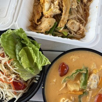 8E88 Thai & Poke’ - Pineapple curry, Pad-Thai - Food Trucks Near Me - Kapaʻa, Hawaii 8E88 Thai & Poke’ - Pineapple curry, Pad-Thai - Food Trucks Near Me - Kapaʻa, Hawaii