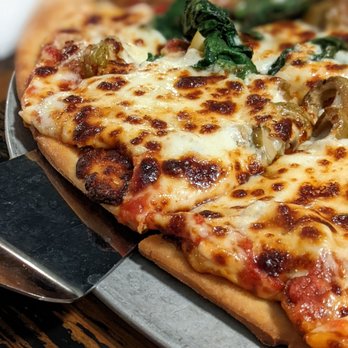 Pizza Pub - Who will get the first slice? - Pizza Near Me - Wisconsin Dells, Wisconsin