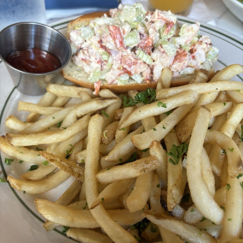 Ted's Bulletin Reston - Lobster Roll and truffle fries - Breakfast & Brunch Near Me - Reston, Virginia Ted's Bulletin Reston - Lobster Roll and truffle fries - Breakfast & Brunch Near Me - Reston, Virginia