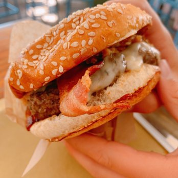 The Hub - Bacon burger - Burgers Near Me - San Anselmo, California