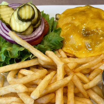 Truffles Cafe - Cheddar burger - Seafood Near Me - Bluffton, South Carolina